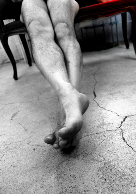 女性カメラマンが撮影した男性の脚の写真