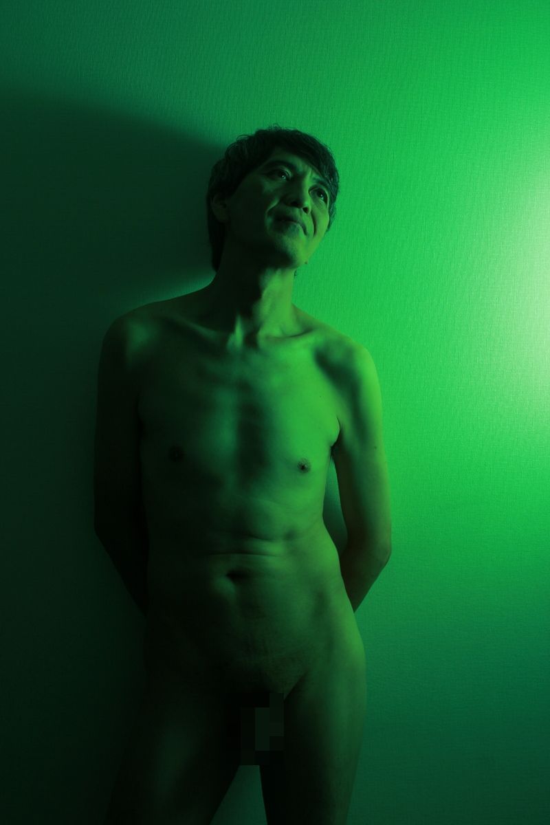 緑の男性ヌード